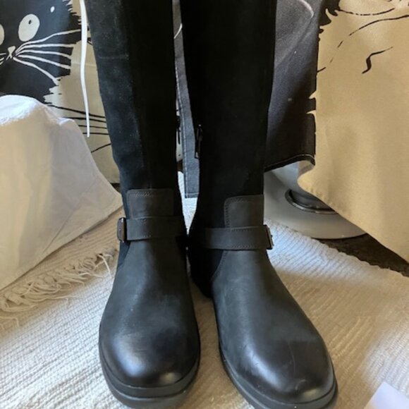 UGG Shoes - Nice Pair of UGG waterproof boots